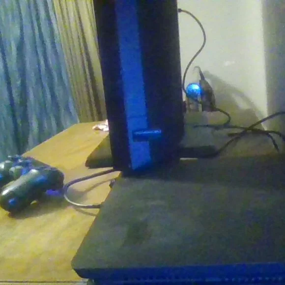 Playstation 4 - Picture 2 of 3